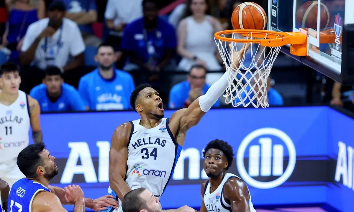 Με τον Γιάννη Αντετοκούνμπο να σημειώνει 31 ποντους η Ελλάδα κέρδισε75-66 την Ιταλία στην πρεμιέρα της στο Eurobasket.
