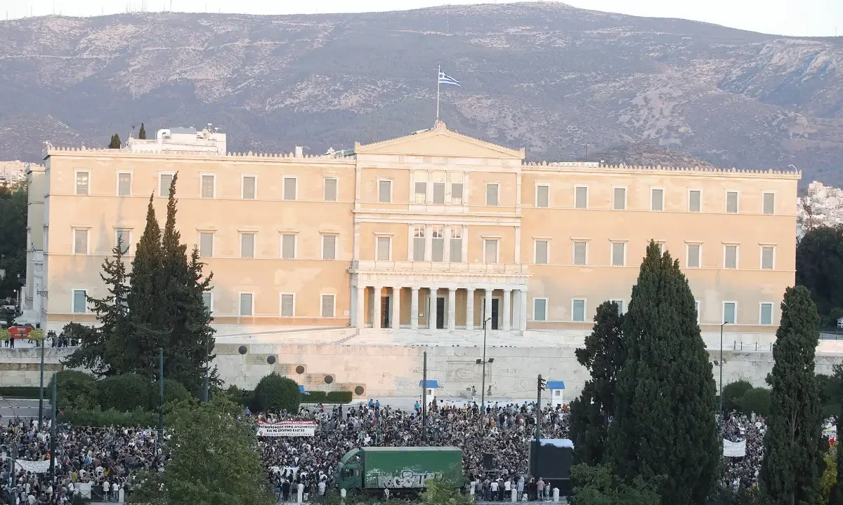 Τέμπη: Συγκεντρώσεις σε όλη την Ελλάδα με πλήθος κόσμου στο Σύνταγμα