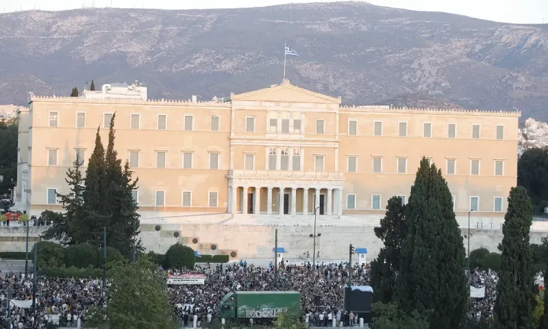 Τέμπη: Συγκεντρώσεις σε όλη την Ελλάδα με πλήθος κόσμου στο Σύνταγμα