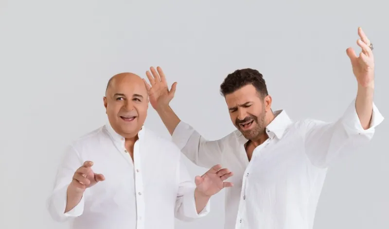 Ο Σεφερλής το «γυρνάει» στο τραγούδι στο Δελφινάριο για καλό σκοπό