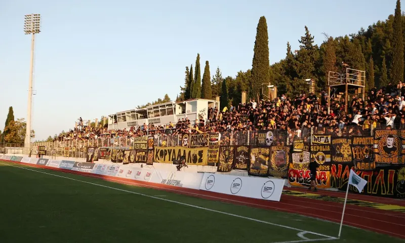 Οι οπαδοί της ΑΕΚ έχουν κάνει κατάληψη στη Λιβαδειά