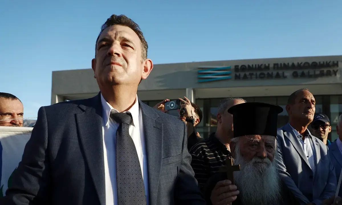 Νικόλαος Παπαδόπουλος και Ελληνικός Παλμός σε συγκέντρωση έξω από την Εθνική Πινακοθήκη για τις βέβηλες εικόνες