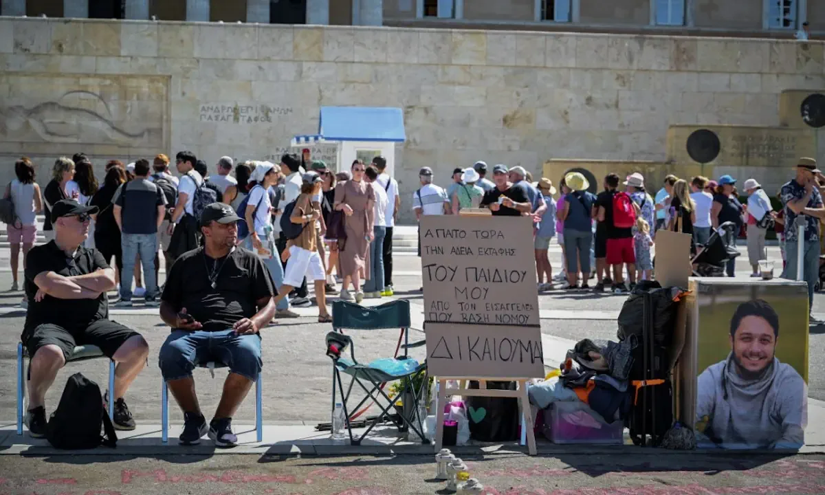 Τέμπη: «Και εγώ γονιός είμαι έχω δυο παιδιά και θα μπορούσε να είναι και το δικό μου παιδί στο τρένο», λέει ο δεύτερος απεργός πείνας.