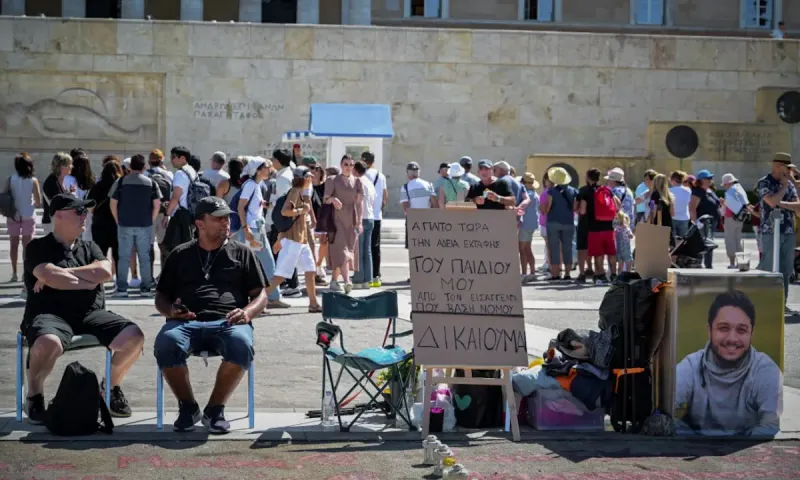 Τέμπη: Τεράστιο κύμα αλληλεγγύης για τον αγώνα του Πάνου Ρούτσι – Άλλος ένας πατέρας ξεκίνησε απεργία πείνας