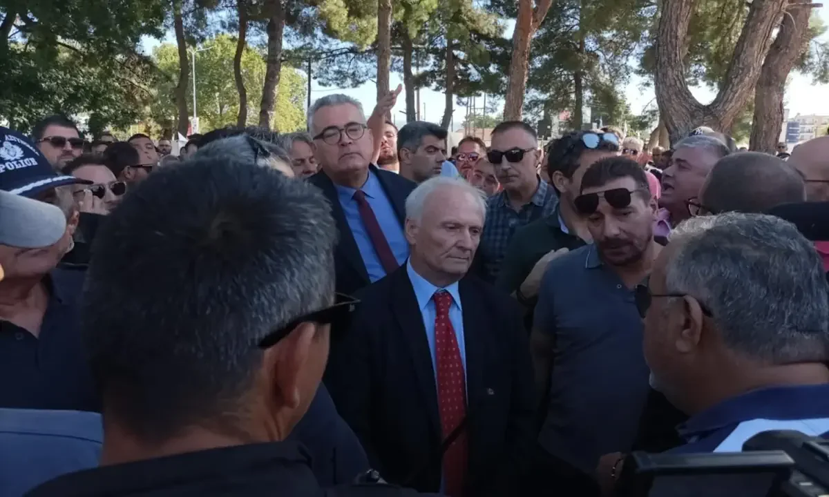 Σέρρες: Viral έγινε το άγριο γιουχάισμα στον Υφ. Αγροτικής Ανάπτυξης Γιάννη Ανδριανό - «Μας καταστρέψατε» φώναζαν οι οργισμένοι αγρότες