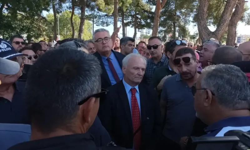 Σέρρες: Viral έγινε το άγριο γιουχάισμα στον Υφ. Αγροτικής Ανάπτυξης Γιάννη Ανδριανό - «Μας καταστρέψατε» φώναζαν οι οργισμένοι αγρότες