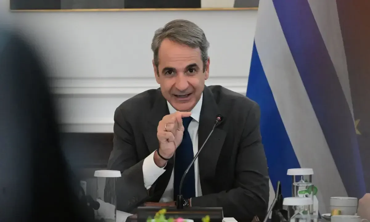 Συνεχίζει να αντιστρέφει προκλητικά την πραγματικότητα ο Κυριάκος Μητσοτάκης - Παρουσιάστηκε σαν θύμα των... fake news.