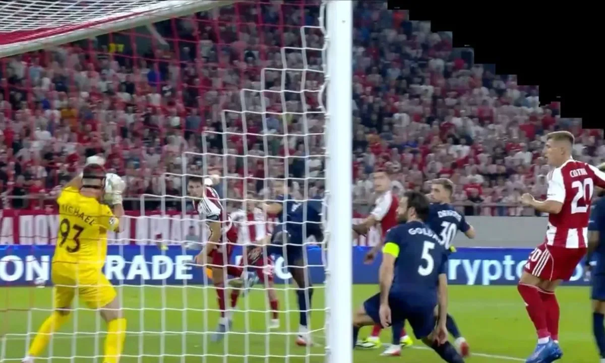 Με μιάμιση αγωνιστική στο Champions League ο Ολυμπιακός είναι εκτός θέσεων πρόκρισης στη βαθμολογία της κορυφαίας διασυλλογικής διοργάνωσης.