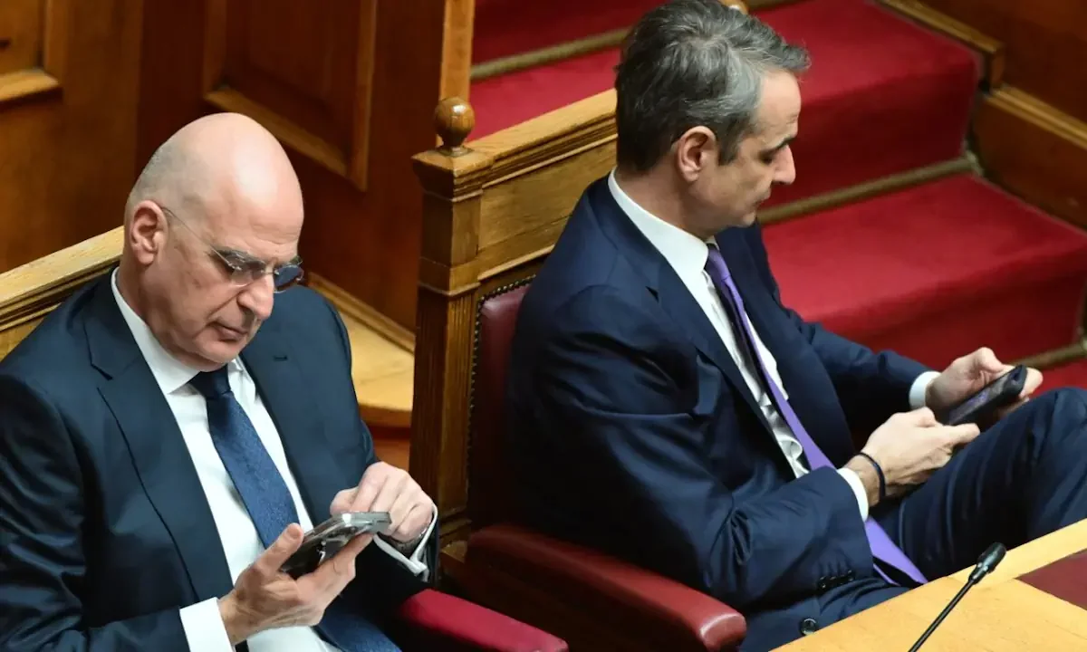 Μεγάλος ο εκνευρισμός στο Μαξίμου με τη διαφοροποίηση Δένδια παρά τις προσπάθειες του Παύλου Μαρινάκη να υποβαθμίσει το θέμα.