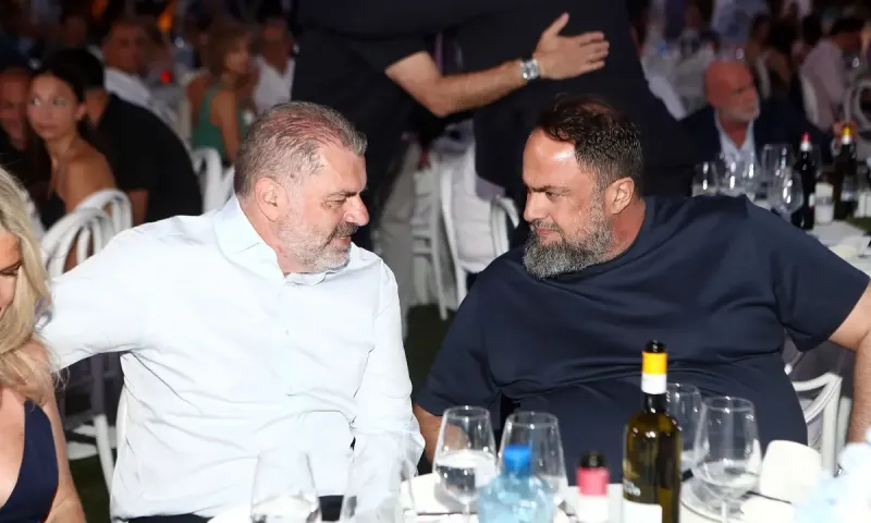 Δεν διώχνει τον Ποστέκογλου ο Μαρινάκης