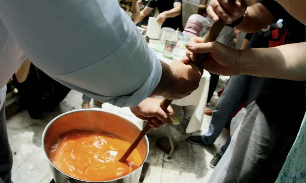 Εικόνα τριτοκοσμικού κράτους αποκαλύπτει η ΕΛΣΤΑΤ - Το 7% του πληθυσμού της Ελλάδας αναγκάστηκε να παραλείψει ένα γεύμα.
