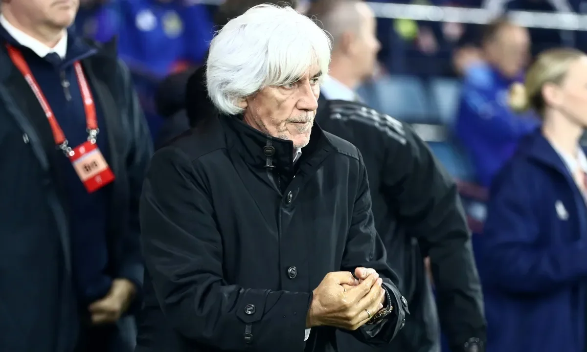 Η ήττα από τη Σκωτία και ο πιθανός αποκλεισμός από το Παγκόσμιο Κύπελλο έχουν ανοίξει (και) θέμα Ιβάν Γιοβάνοβιτς.