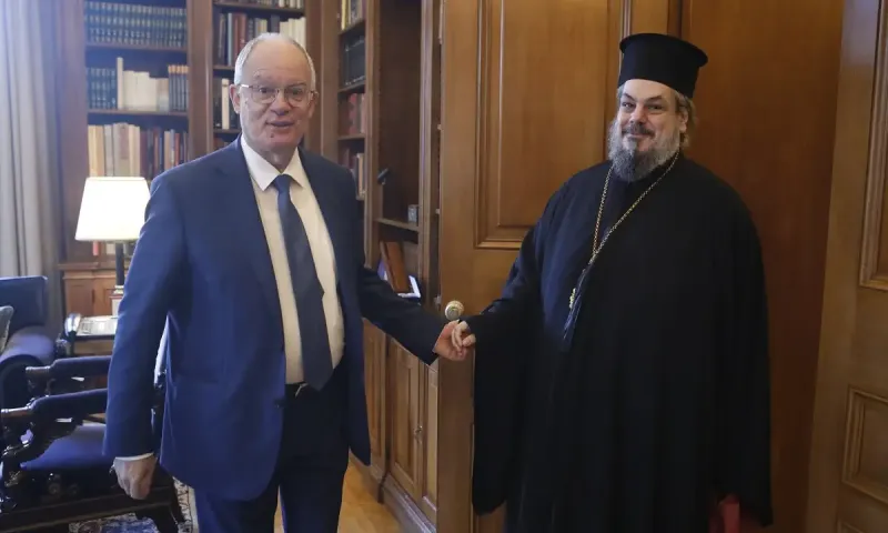 Συνάντηση του Κωνσταντίνου Τασούλα με τον Μητροπολίτη Σιγκαπούρης