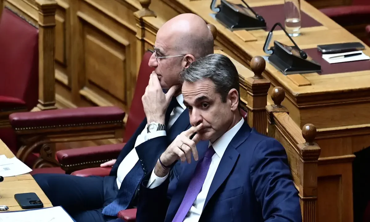 Με όλους τους τρόπους δείχνει ο Νίκος Δένδιας ότι αποδοκιμάζει τη διχαστική τροπολογία Μητσοτάκη για τον Άγνωστο Στρατιώτη.
