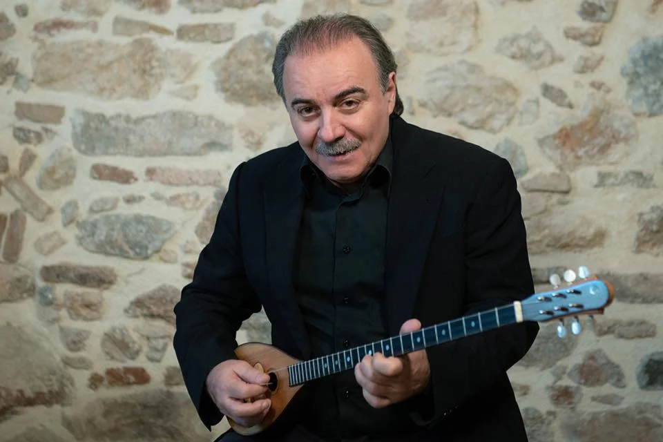 Ο ωραίος Μπάμπης Τσέρτος γιορτάζει σήμερα