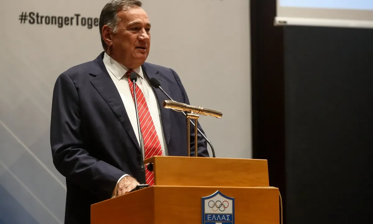 Με λόγια βαθιάς εκτίμησης και συγκίνησης, ο Σπύρος Καπράλος, μέλος της ΔΟΕ αποχαιρέτησε τον Λάμπη Νικολάου