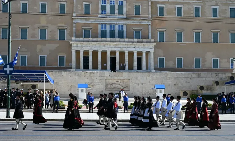 28η Οκτωβρίου: Με λαμπρότητα η μαθητική παρέλαση στη Αθήνα – Δείτε φωτογραφίες!