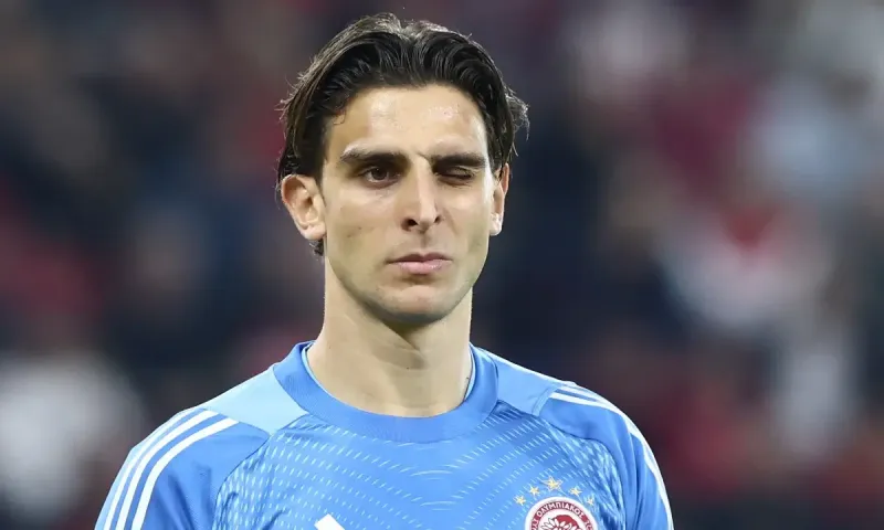 Ολυμπιακός - Άρης 2-1 - Το έκανε ντέρμπι όταν έμεινε με δέκα ο Ολυμπιακός αλλά στο τέλος νίκησε λόγω Τζολάκη