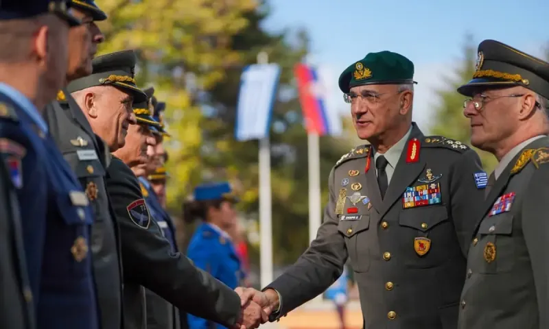 Επίσημη επίσκεψη του αρχηγού ΓΕΕΘΑ Δημήτριου Χούπη στη Σερβία για ενίσχυση της στρατιωτικής συνεργασίας