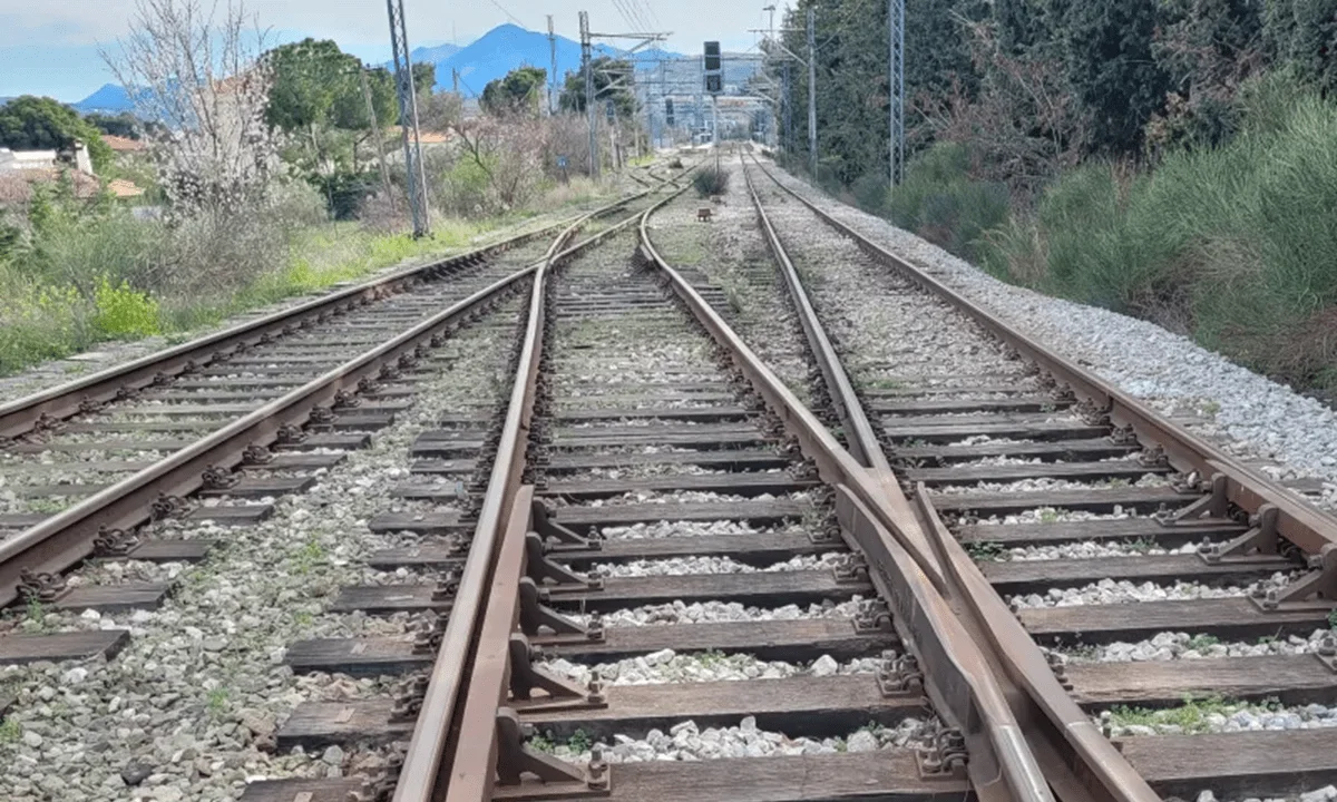 Συναγερμός στη γραμμή Θεσσαλονίκη – Λάρισα: Τρένο μπήκε σε λάθος γραμμή!