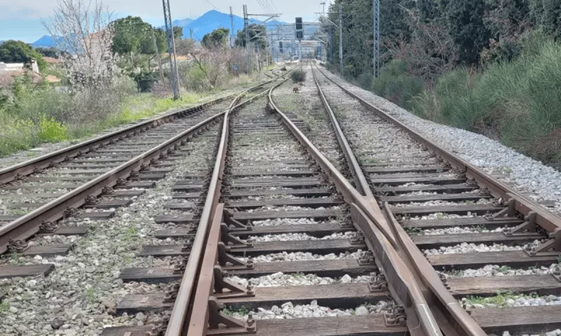 Συναγερμός στη γραμμή Θεσσαλονίκη – Λάρισα: Τρένο μπήκε σε λάθος γραμμή!