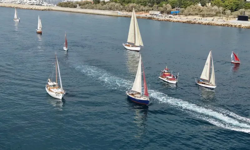 Μαγική εικόνα η πρώτη Γιορτή των Ξύλινων Σκαφών, που διοργάνωσε άψογα ο Ν.Ο. Αμφιθέας.