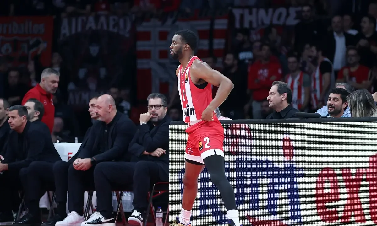 Σε δεύτερο πλάνο πλέον το αποτέλεσμα του αγώνα του Ολυμπιακού με την Ζαλγκίρις μετά τον τραυματισμό του Κίναν Έβανς