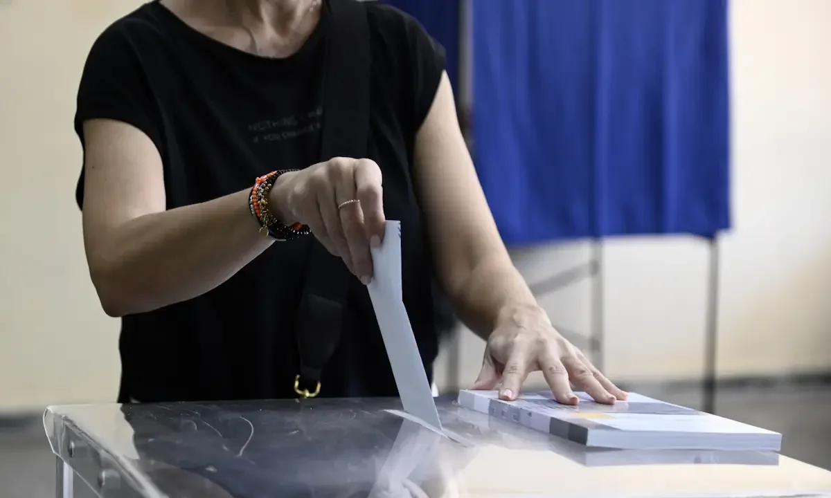 Interview: Σχεδόν στο 20% οι αναποφάσιστοι - Δηλώνουν ότι θα επιλέξουν τι θα ψηφίσουν λίγες μέρες πριν τις εκλογές ή ακόμα και στο παραβάν.