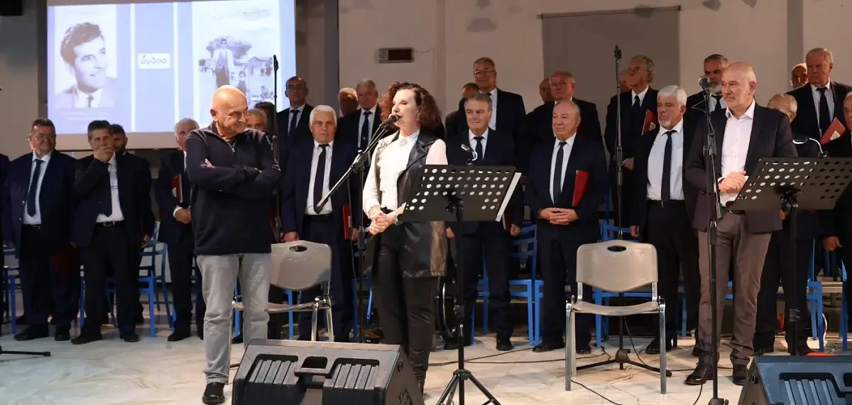 Η κόρη του κορυφαίου ερμηνευτή Γρηγόρη Μπιθικώτση παρουσίασε το νέο της βιβλίο «Και πατέρας και μύθος...Γρηγόρης Μπιθικώτσης, 1922-2005» από τις εκδόσεις «Όγδοο» στο Λαύριο, σε μια κατανυκτική βραδιά