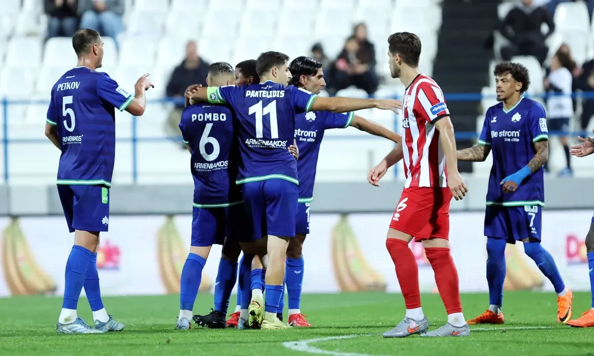 Η Κηφισιά επικράτησε 3-0 του Πανσερραϊκού με πρωταγωνιστές Λαρουσί και Πόμπο. Με δέκα παίκτες τελείωσαν και οι δύο ομάδες. Στους 15 βαθμούς