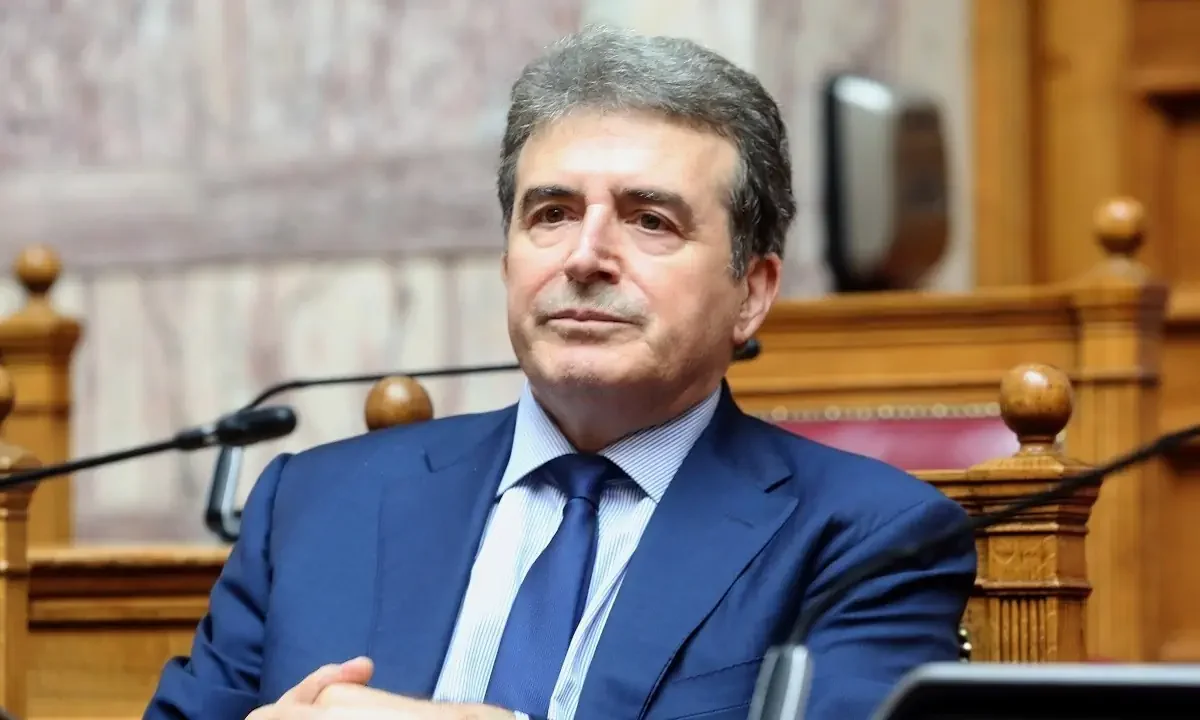 «Κανείς δεν μπορεί να καταλαμβάνει τελωνεία και λιμάνια» είπε ο υπουργός για τους αγρότες, ρίχνοντας και άλλο λάδι στη φωτιά.