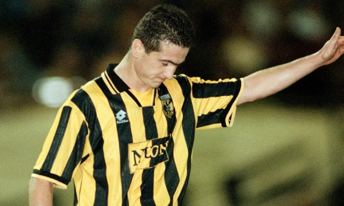 Σαν σήμερα το 1998, ο Νίκος Μαχλάς με 31 γκολ στη Φίτεσε ξεπερνά το ρεκόρ του Κίντβαλ. Γίνεται ο κορυφαίος ξένος σκόρερ ever στην Eredivisie.