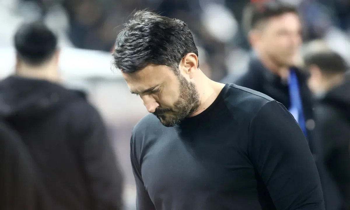 Είναι σε μία περίεργη φάση ο Άρης. Είναι ίσως η πρώτη φορά από τότε που ο Θόδωρος Καρυπίδης έχει τα ηνία, που αμφισβητείται τόσο ανοιχτά.