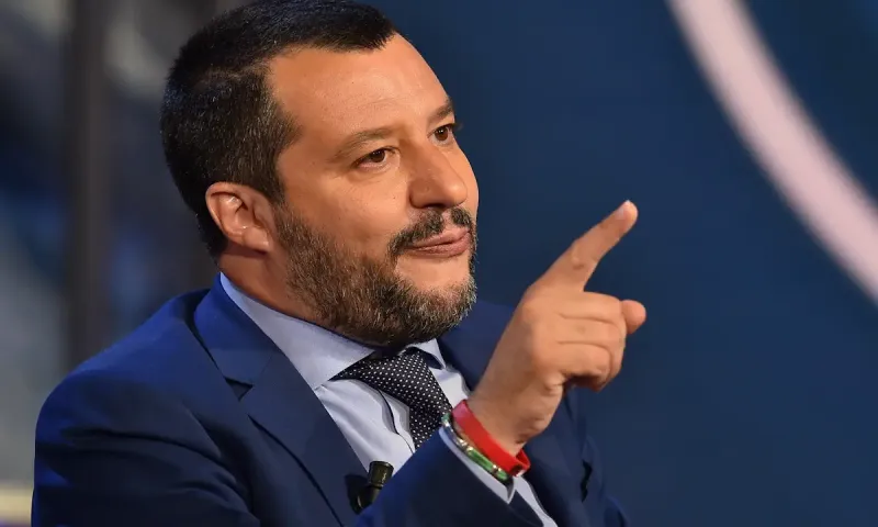 Αιχμηρά καρφιά Σαλβίνι προς τη «συμμαχία των προθύμων»: «Εδώ Χίτλερ και Ναπολέων δεν έφτασαν στη Μόσχα, θα φτάσει ο Μερτς και ο Μακρόν;»