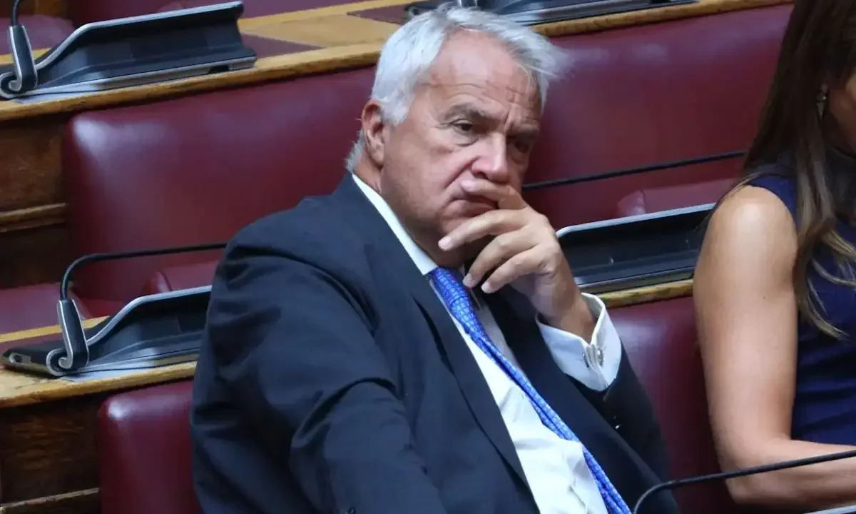 Αντί να απολογηθεί για την ασυδοσία των «φραπέδων», ο Μάκης Βορίδης προκαλεί κι από πάνω τους φτωχοποιημένους αγρότες.