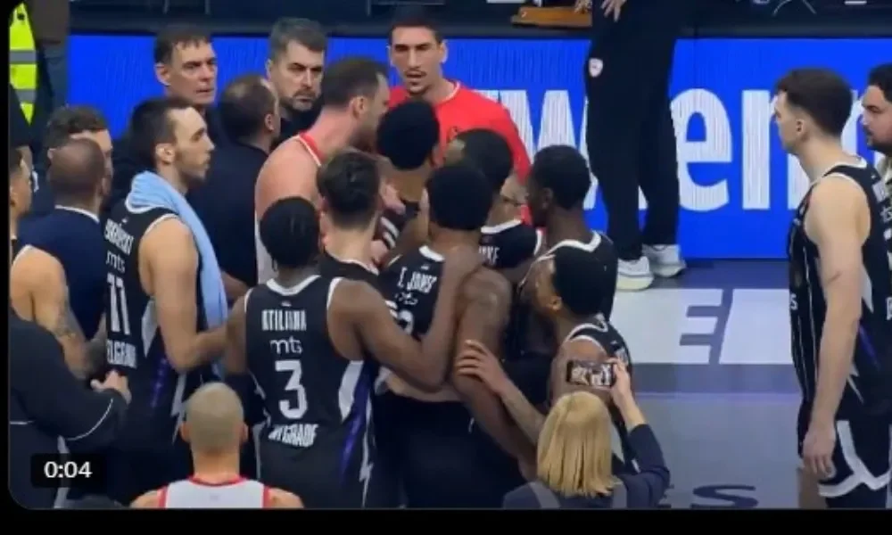 Ο Ταϊρίκ Τζόουνς μίλησε για την ένταση με τον Γιώργο Μπαρτζώκα στο περσινό Παρτίζαν – Ολυμπιακός και τόνισε ότι δεν υπήρξε κάτι σοβαρό.