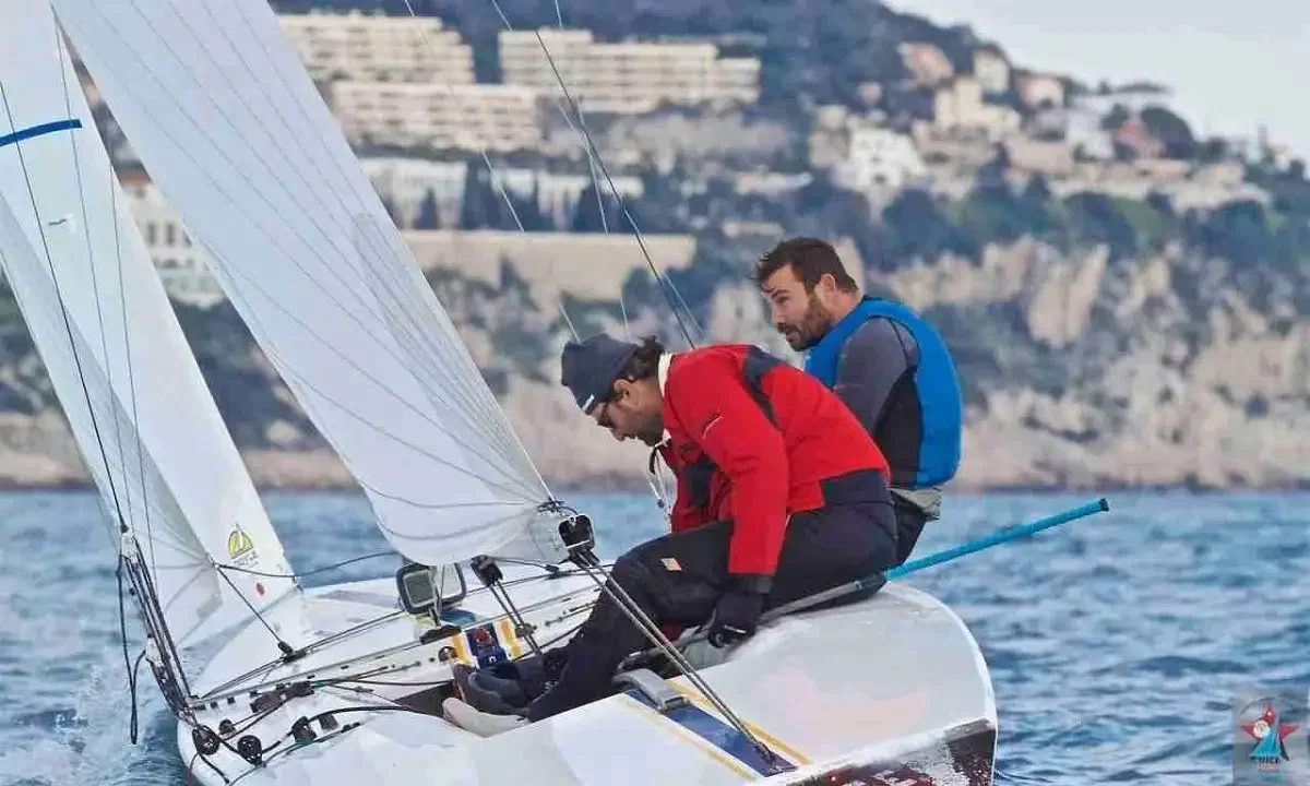 Ιστιοπλοΐα: Μία ανάσα από έναν ακόμη πανελλήνιο τίτλο στην πλούσια καριέρα του είναι ο Αιμίλιος Παπαθανασίου