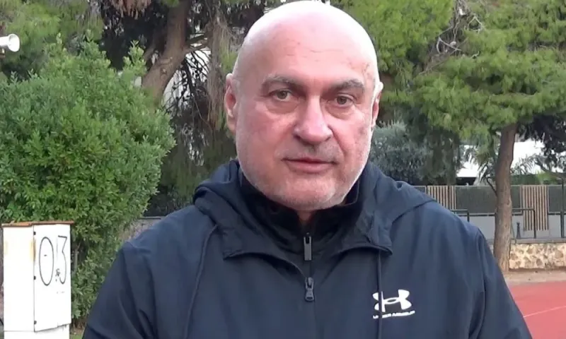 «Διαζύγιο» με τον Αυγέρη Πάσχο
