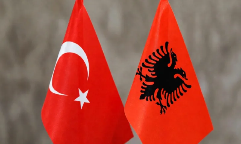 Ελληνοτουρκικά: Παιχνίδια της Τουρκίας στην πίσω αυλή της Ελλάδας με την Αλβανία