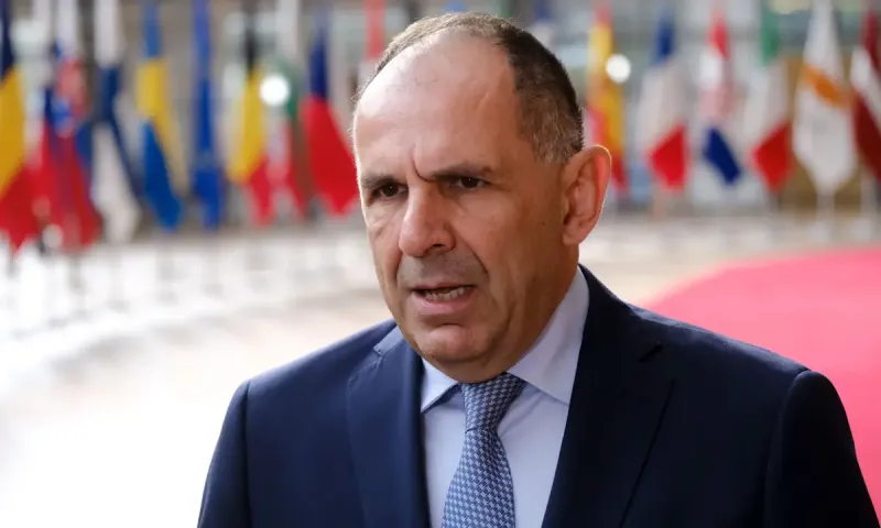 Γιώργος Γεραπετρίτης: «Κονσερβαρισμένες» woke ευχές για την πρωτοχρονιά – Μονίμως στη λάθος πλευρά της ιστορίας