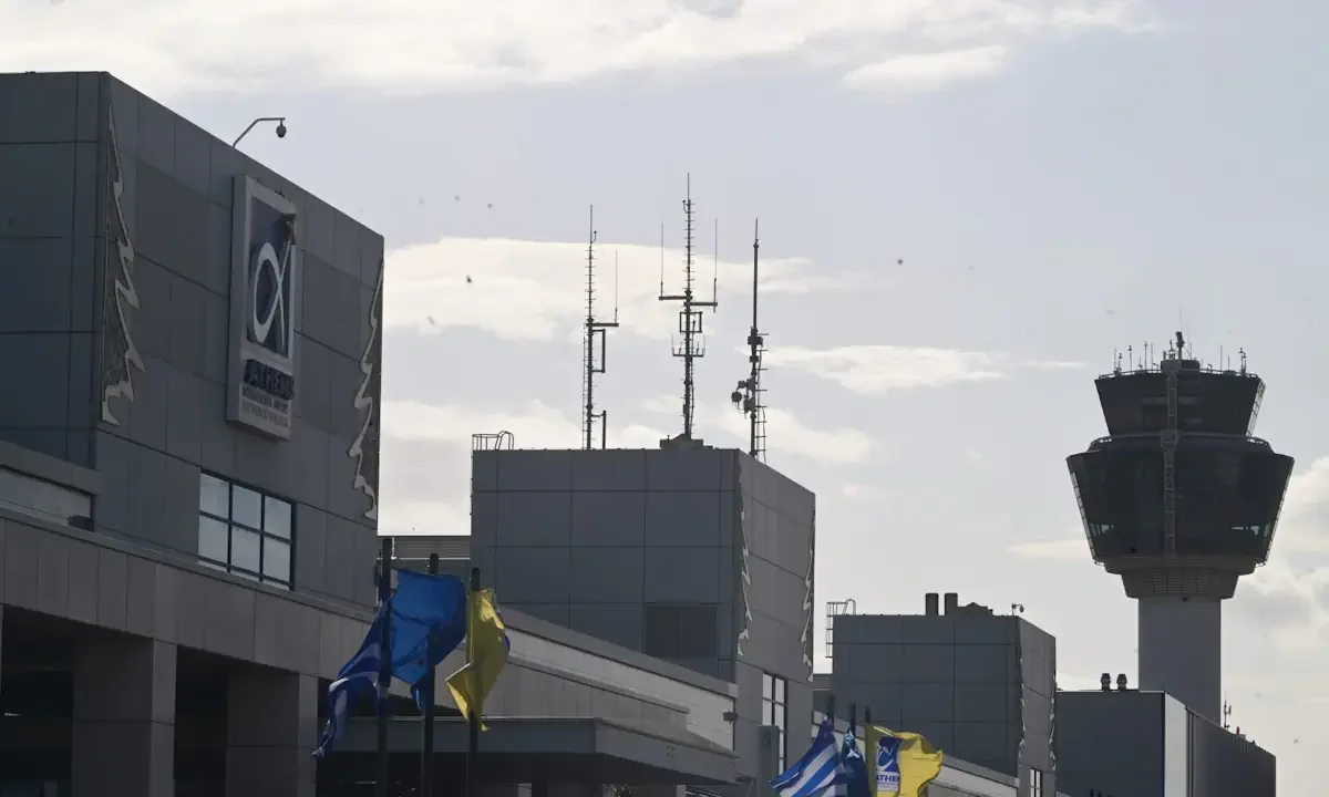 FIR Αθηνών: Η κυβέρνηση αγνοούσε τα δημοσιεύματα και τις προειδοποιήσεις ελεγκτών εναέριας κυκλοφορίας για τον κίνδυνο.