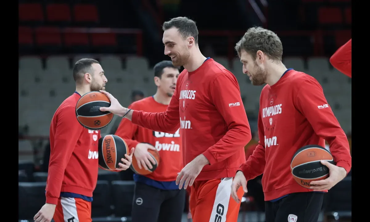 Ολυμπιακός - Μπάγερν Μονάχου στη Euroleague, σε ματς με ένταση, τακτική μάχη, κρίσιμες κατοχές και στόχο τη νίκη.