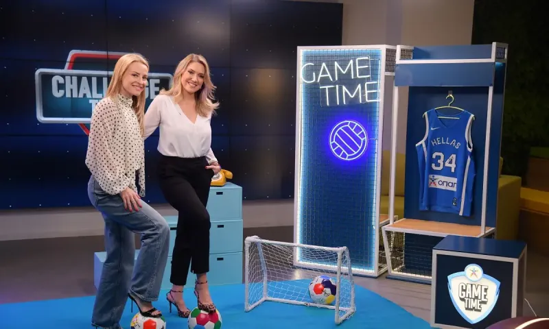 Η Έλενα Παπαβασιλείου βάζει γκολ στο ΟΠΑΠ Game Time με κλειστά μάτια