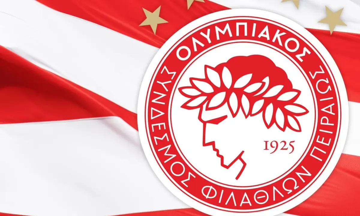 Σημαία Ολυμπιακού με το έμβλημα της ομάδας και τα ερυθρόλευκα χρώματα