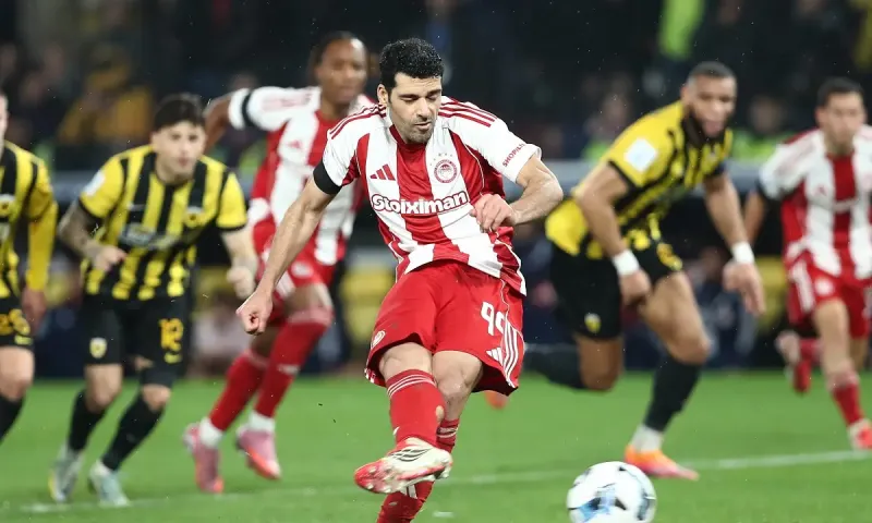 ΑΕΚ-Ολυμπιακός 1-1: Το πέναλτι του Ταρέμι στις καθυστερήσεις έκρινε το ντέρμπι που δεν τελείωνε με τίποτα - Με κεφαλιά ρουκέτα του Βάργκα προηγήθηκε η ΑΕΚ