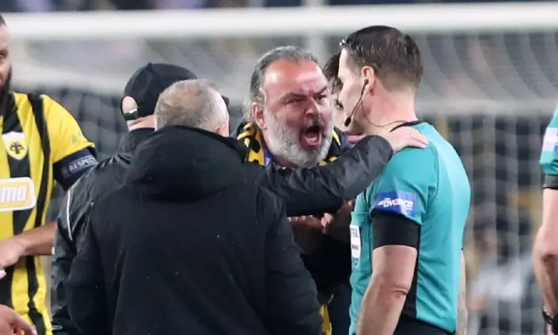 Ο Μάκελι δεν γνώριζε ποιος είναι ο... Ηλιόπουλος και έγραψε στο φύλλο αγώνα για άτομο που μπήκε στον αγωνιστικό χώρο