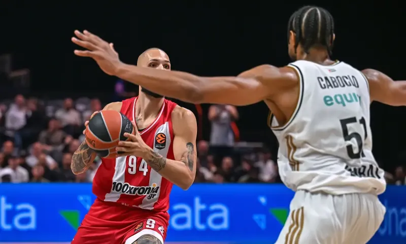 Ντουμπάι - Ολυμπιακός 108-98: Παρά την τριποντάρα του Φουρνιέ, που πήγε το ματς στην παράταση, ο Ολυμπιακός έχασε με τα πολλά λάθη που έκανε