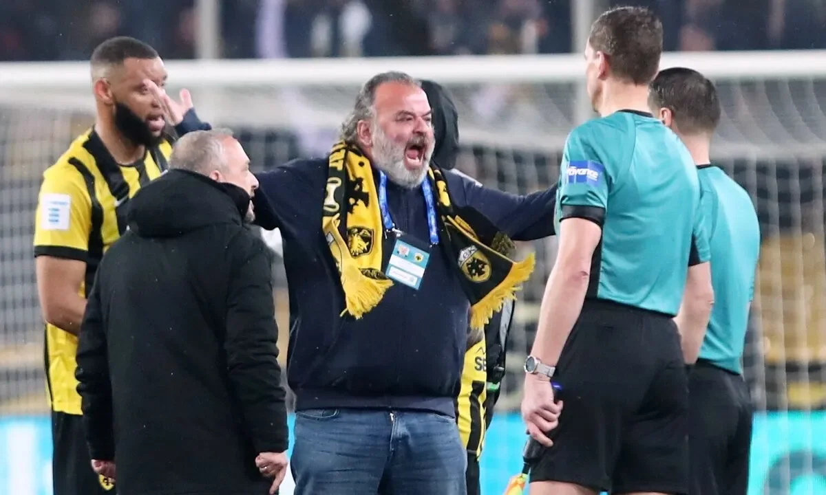 Διαιτησία: Απορούσε ο Μακέλι ποιος ήταν ο άνθρωπος που τον πλησίασε στο… πόντο και πως του επέτρεψαν να συμβεί κάτι τέτοιο.