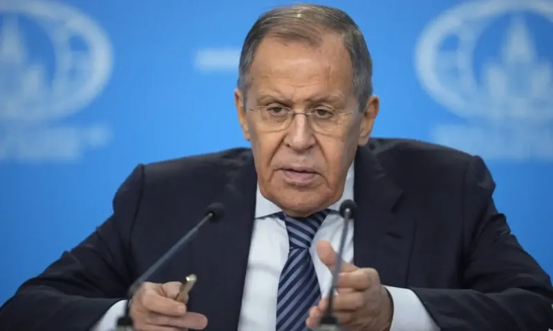 Λάβρος… Λαβρόφ για κυβέρνηση Μητσοτάκη: «Η Αθήνα ήταν από τους πρώτους που έστειλαν όπλα στους Ουκρανούς – Δεν σκέφτηκαν την ελληνική διασπορά»