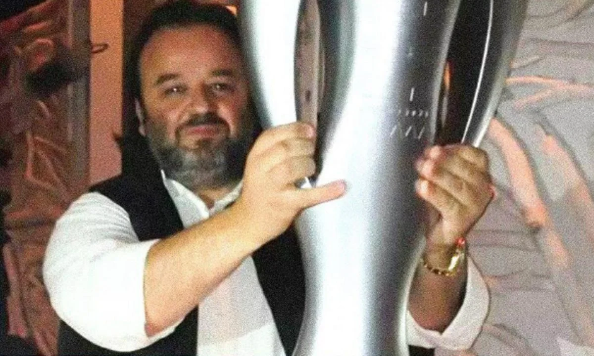 Το γύρο του πλανήτη κάνει το βίντεο με τον Μάριο Ηλιόπουλο να πανηγυρίζει τίτλο Ολυμπιακού